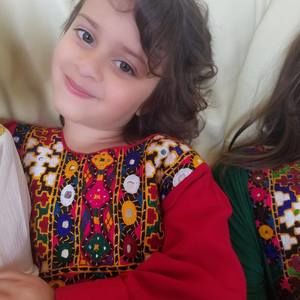 Meet your Posher, Almas